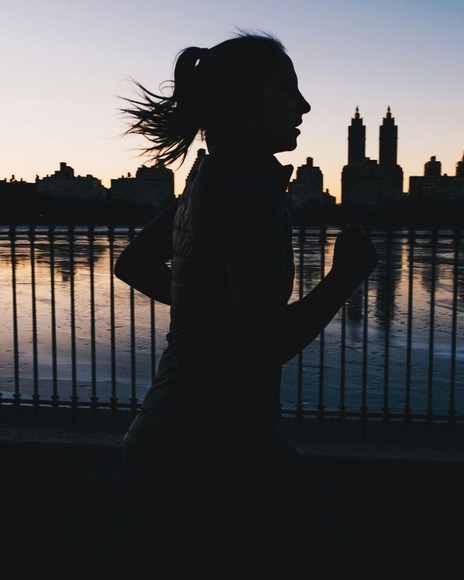 街中を何故かランニングする女いるじゃん