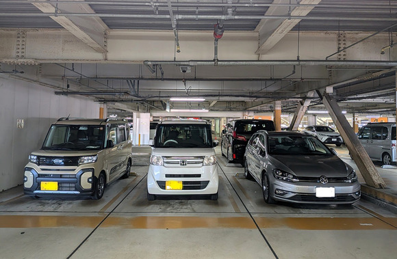 【自動車】ドアの凹みで心も凹む！　恐怖の「ドアパンチ」を防ぐ駐車方法と被害リスク軽減策