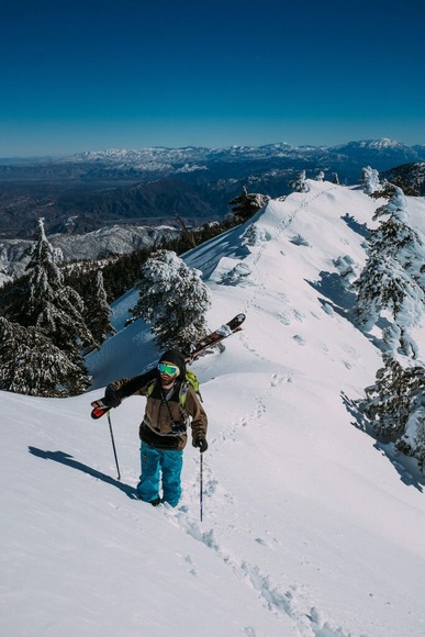 【BC】バックカントリーとは「冬季登山の一形態である山スキー」のこと