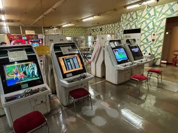【画像】平成初期で時間が止まったゲーセンに来た