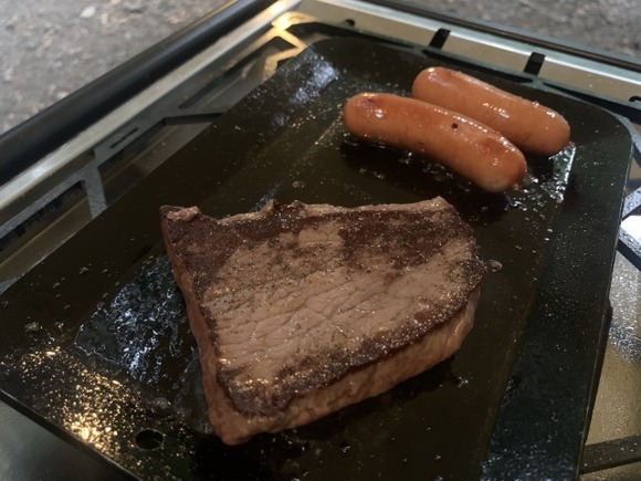 【キャンプ】焼肉した後、鉄板って金ダワシでゴシゴシ擦ってもいい？