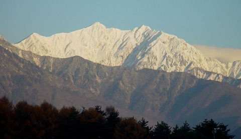 大町市から望む鹿島槍ヶ岳