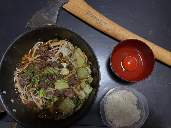 【ヒロシ】ワイルドなお家ごはんを公開「本日は、、すき焼き定食」続けて「残り汁でうどん」