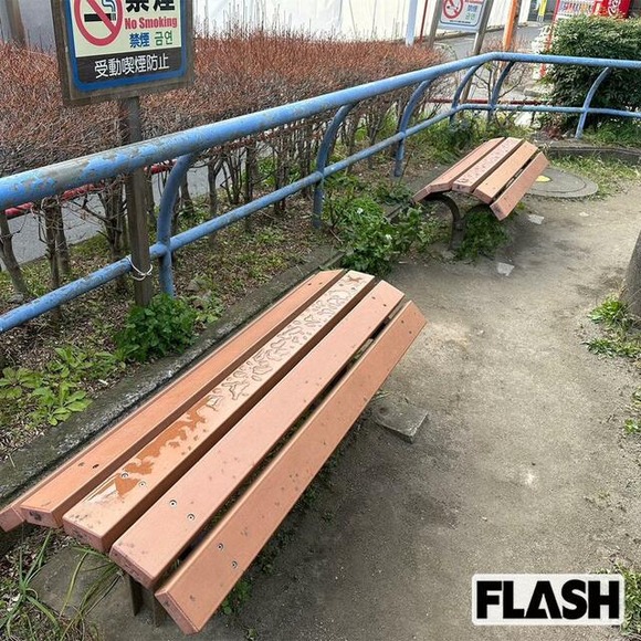 【公園】「結局誰にも快適じゃない」新宿区が公園に設置した“意地悪ベンチ”露骨な「行政の悪意」に批判殺到