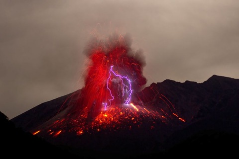 Volcanic lightning