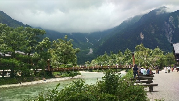 【上高地】クマに襲われ重傷…外国人観光客、遊歩道を散策中