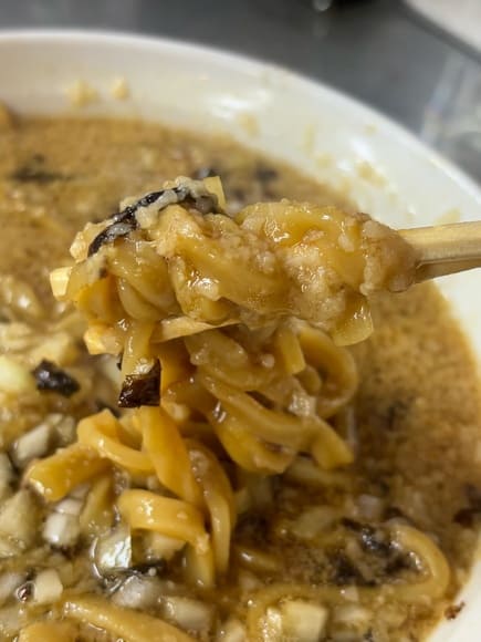 【画像】鬼背脂にして食う燕三条ラーメンｗｗｗｗｗｗｗｗｗｗ