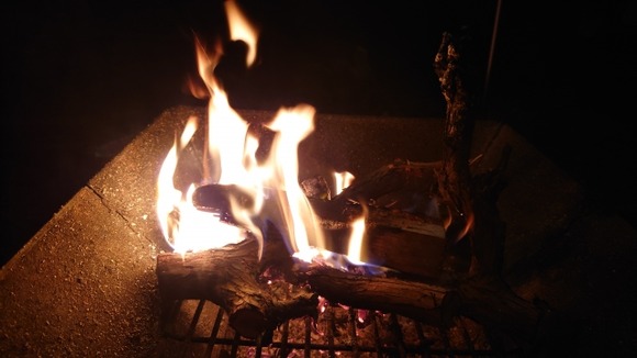 キャンプでファイアースターター使う意味って何？ライター使えよ