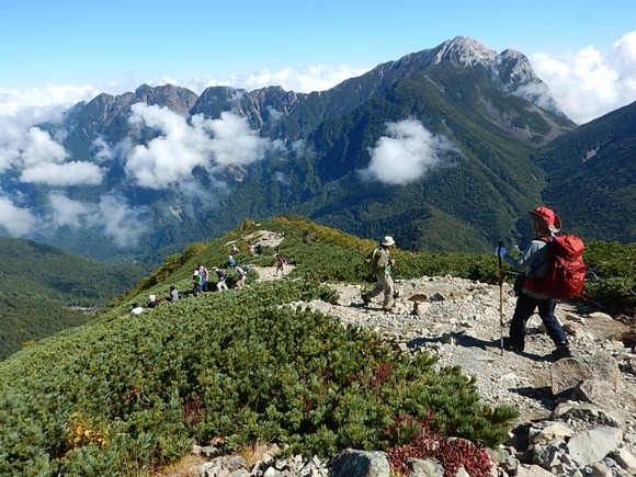 ミレーのアミアミドライレイヤーは高いなと思ってイオンスタイルのアミアミ買ったらほとんど同じ感じでワロタ