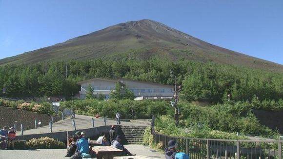 【山梨】富士山 8合目から下山中に誤って2合目まで下り続ける…69歳男性を救助