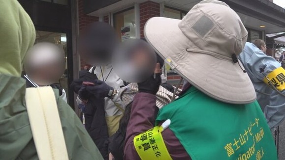 ジーパンで山登りするとめっちゃ怒られるらしい