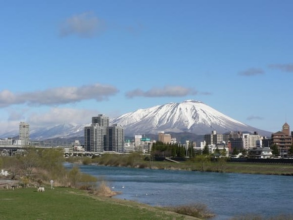 Mt._Iwate_and_Morioka (1)