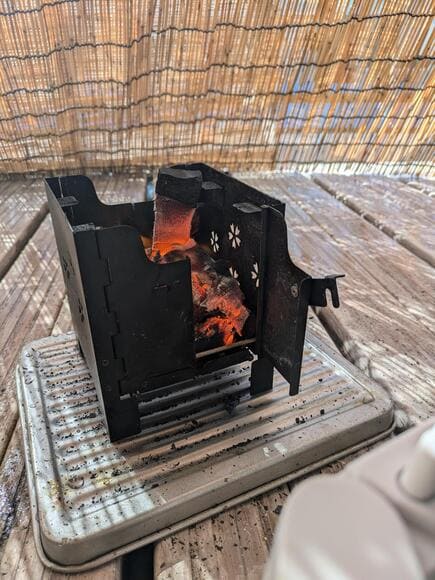 無職「1人BBQするか」←炭3キロ買う失態を犯す