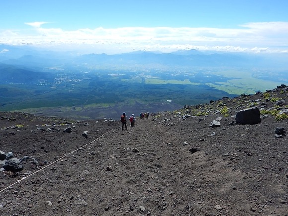 「道に迷った」「雨がきつくて前が見えない」富士山で助け求める110番通報相次ぐ
