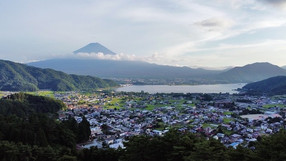 山梨県「首都圏です、果物おいしいです、富士山あります、ゆるキャンの聖地です、ヨドバシあります、信玄推しです」