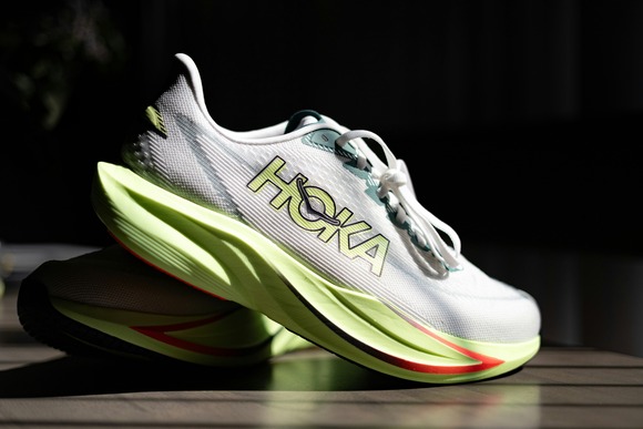 Hokaのスニーカー（3万円）買ったけど歩きやすすぎる