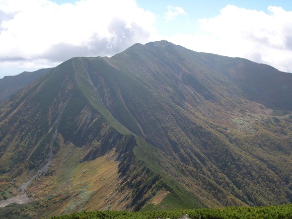 Mt.Poroshiridake_from_Mt.Tottabetsudake (1)