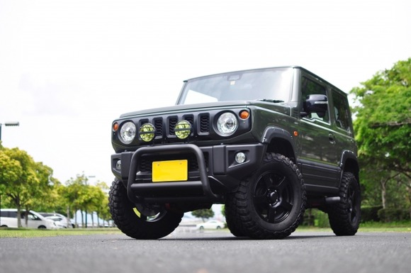 【画像】ジムニーとかいう女のファッションに成り下がった車