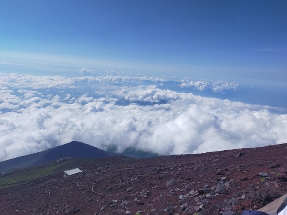静岡県「富士山登りたかったら4000円払え」