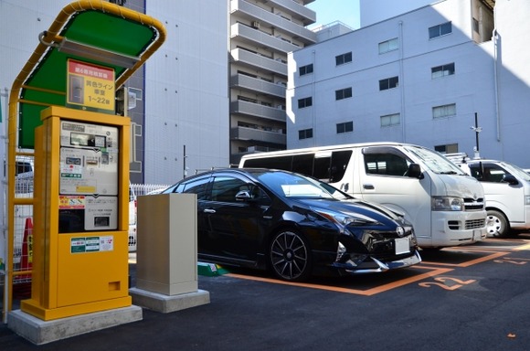 近所のコインパーキングで毎日車中泊してるおっさんいるんだけど