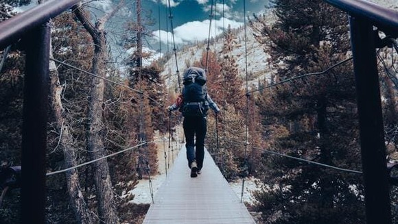 登山とか登攀に詳しいやつちょっと来てヘルメットってなんでもいいの？