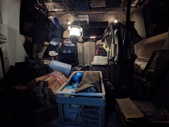 毎週末に片道3～4時間のところにある道の駅で車中泊してる