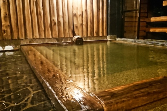 【画像】温泉に来たんだが藻みたいなお風呂でワロタｗｗｗｗｗｗｗｗｗｗｗｗｗｗｗｗ