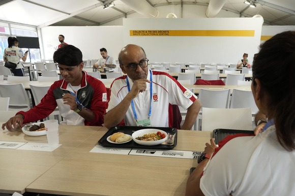 【悲報】パリ五輪、選手村で食料不足「生肉提供」