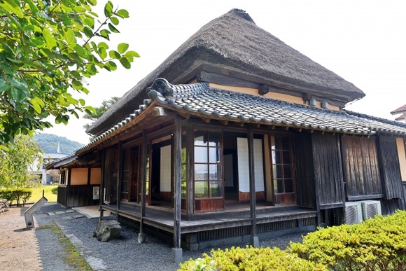 なあ、俺たち数人で山奥の古民家借りてシェアハウスで暮らさねえか？