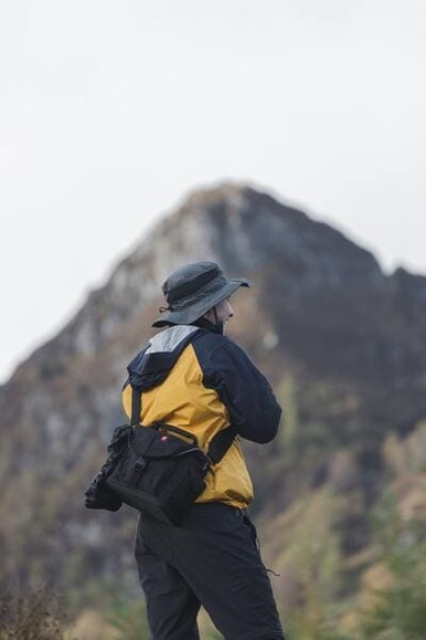 【悲報】登山ぼく、山小屋のトイレ臭すぎて無事死亡