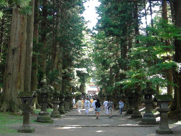 北口本宮富士浅間神社の参道を行く富士講の講員たち