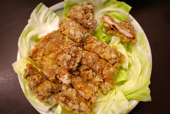 近所のスーパーの「鶏肉の山賊焼き」が今日だけ「スパイシーチキン」で売られてた