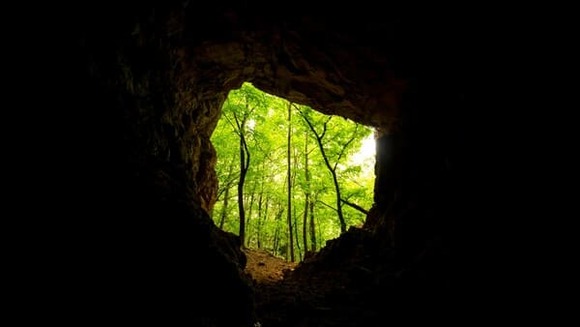 洞窟探検家が洞窟の最奥で逆さ吊りで行き詰まった事故