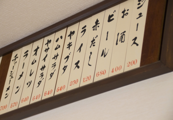 俺、旅行に行っても居酒屋とか行かない。ホテルで缶ビール飲んでる。