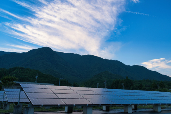 【太陽光パネル】リサイクル義務化で未来のゴミ山化を回避！