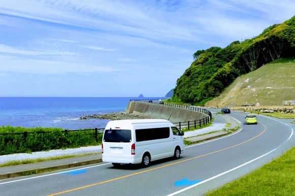 ハイエースに生活道具と仕事道具積み込んで旅しながら暮らしたい。金は行く先々で仕事して稼ぐ