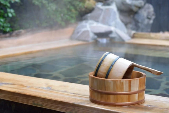 「友人と一緒に温泉を楽しめない」大学生の6割超が温泉などでのタトゥー禁止を解禁するべき