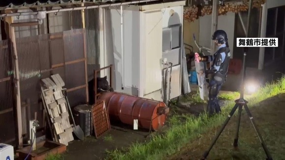 【京都・舞鶴】民家の離れ縁の下にツキノワグマの親子が居座る　『緊急銃猟』実施へ