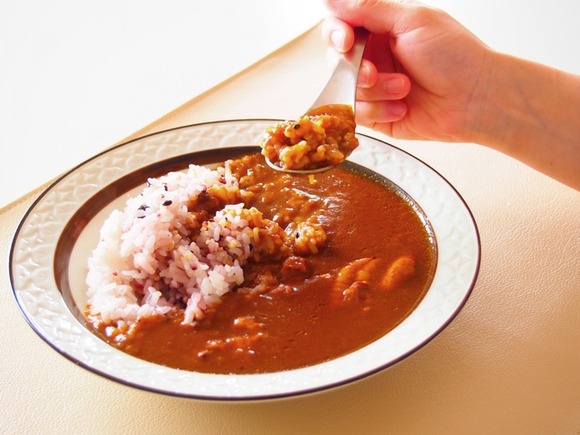 見かけたらつい買ってしまう「レトルトカレー」ランキング！　2位「カレーLEE」、1位は「銀座カリー」