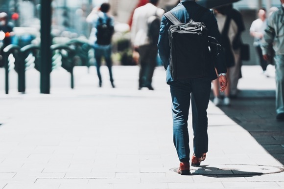 結局スーツにリュックってダメなのか？