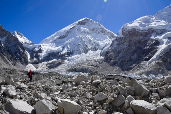 【画像】世界最強の山「エベレスト」さん、ガチのマジで高すぎて怖い模様