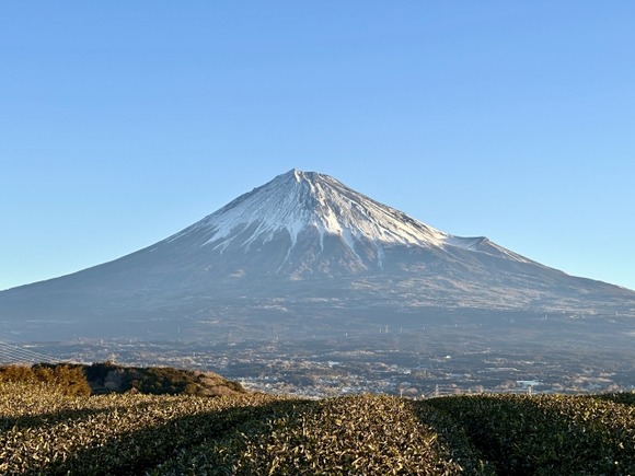 【悲報】中国人「富士山の山頂に登った！」ﾊﾟｼｬｯ
