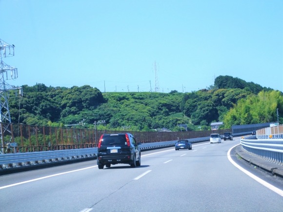 【悲報】高速運転中ワイ「助けて！急にお腹がピンチなのに渋滞だしＳＡがないの！！！！」