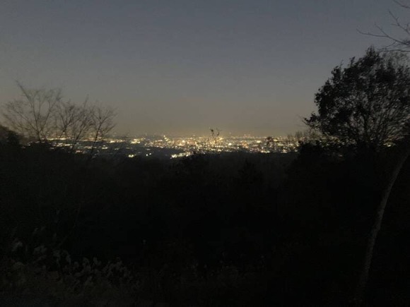 【画像】いま山頂にいて夜景見たいんだけど日が暮れるまで何しよう