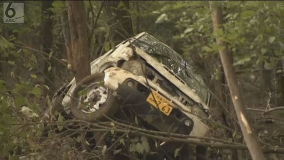 山道を走行していた軽自動車が転落し2人死亡