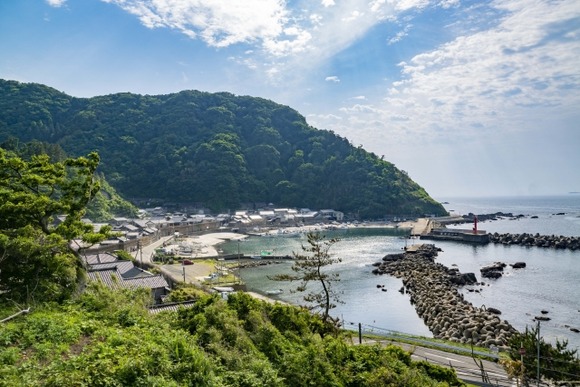 【画像】能登半島、突然広大な砂浜が出現してしまう・・・