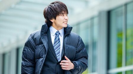 なぜ安っぽく見えてしまうのか…？ ダウンジャケット姿が垢抜けない人の意外な盲点