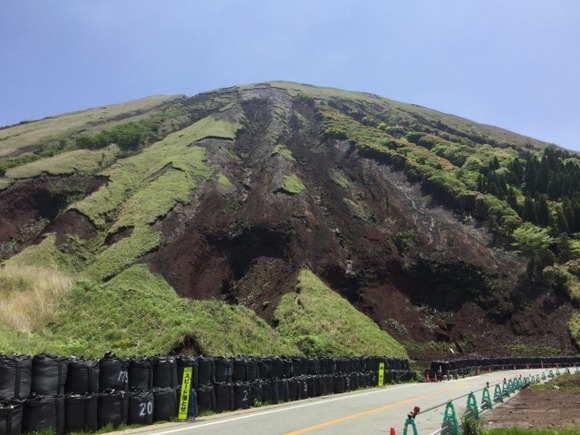 【動画】石川、目の前で土砂崩れ発生・・・
