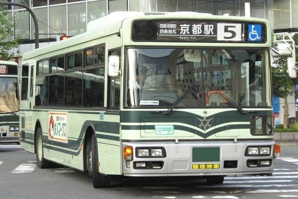 鳥居で懸垂、放火容疑……日本文化を踏みにじる「傲慢インバウンド」 観光公害の末路