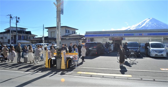 日本「助けて！外国人観光客が増えたけどチープな観光ばっかりしてて全然お金落とさないの！」